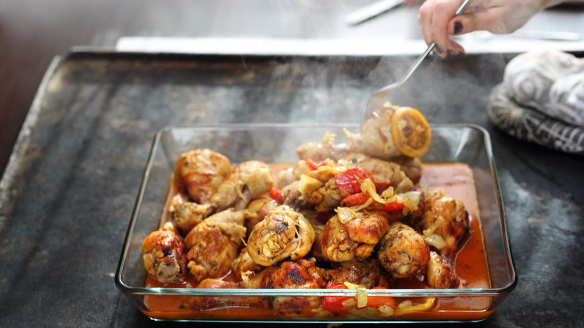 Nadziewane pałki z kurczaka to tani i efektowny obiad 