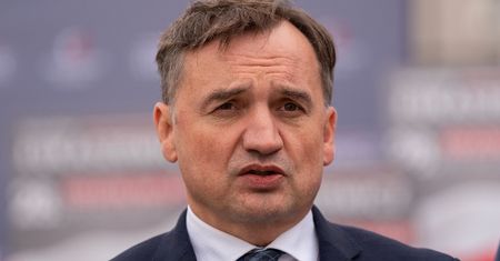 Zbigniew Ziobro pokazał zdjęcie ze szpitalnego łóżka. "Nowotwór to podstępny wróg"