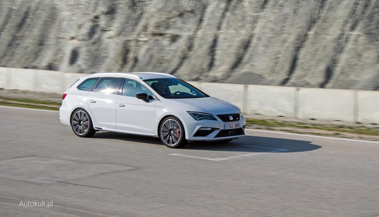 Seat Leon Cupra 300 dobrze radzi sobie na torze, ale nie daje dużej frajdy w takim środowisku.