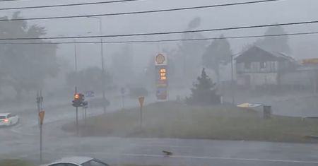 Downburst i superkomórka burzowa w Pile. Wszystko nagrano