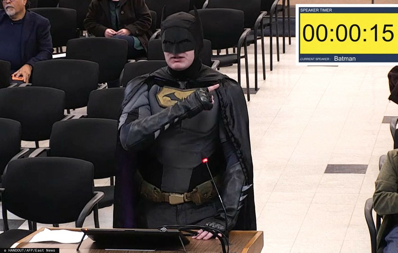 "Na ulicach giną ludzie". Batman sprzeciwił się ICE na Super Bowl