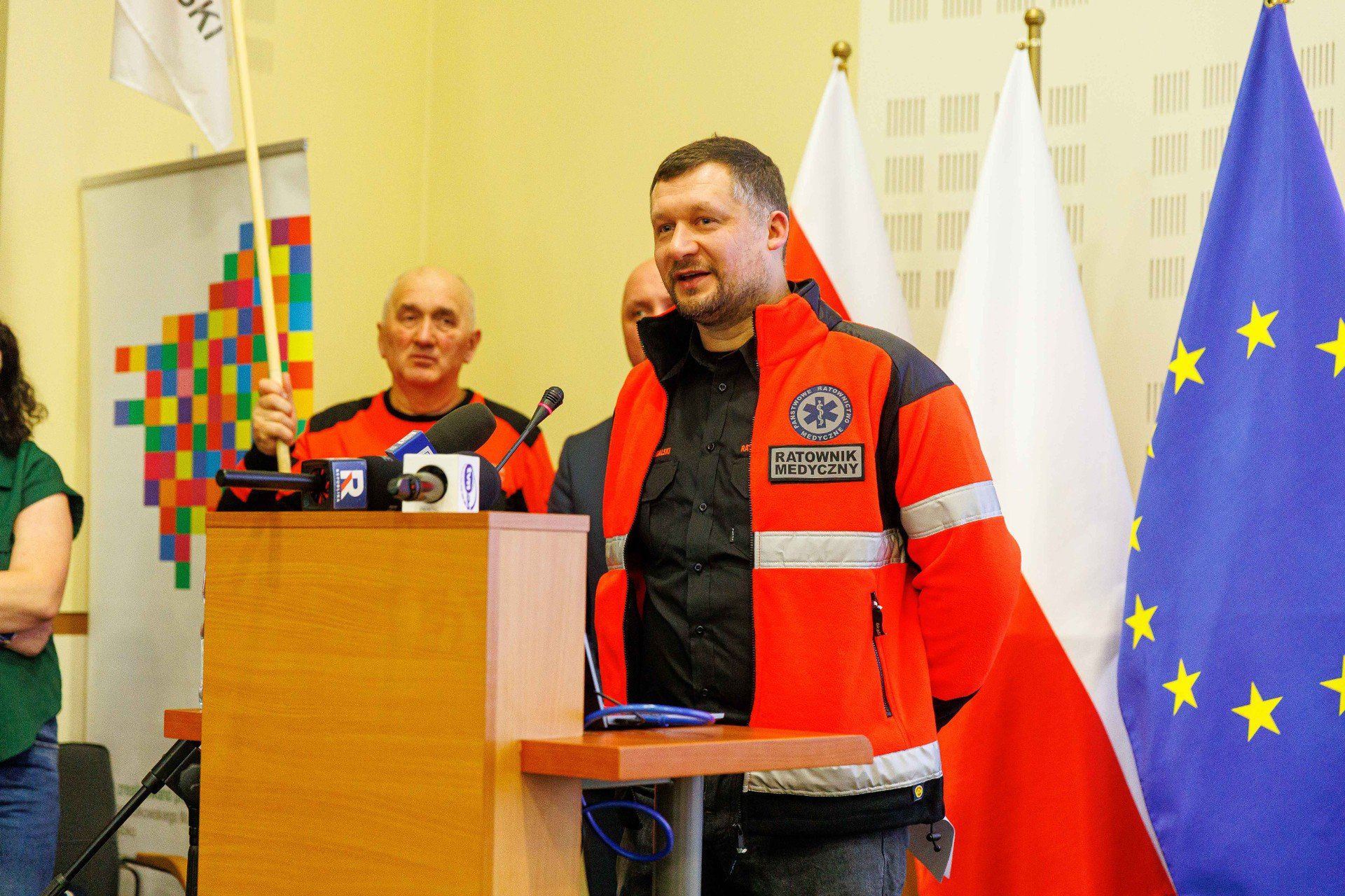 Ratownicy pod urzędem: &#34;Nie ma zgody na połączenie z zadłużonymi szpitalami&#34;