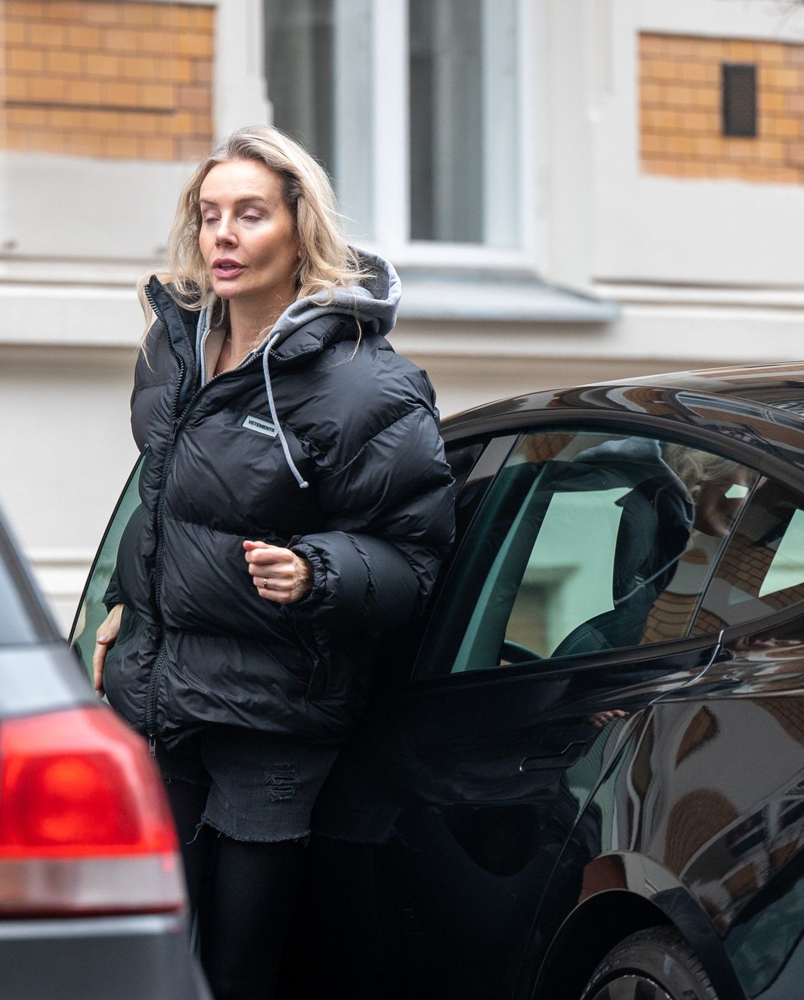 Naturalna Agnieszka Woźniak-Starak z torbą za 130 tys zł