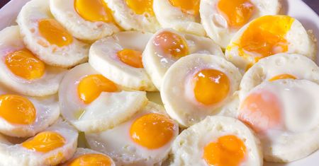 Ile jajek można jeść w tygodniu? W końcu wiadomo, jakie są zalecenia
