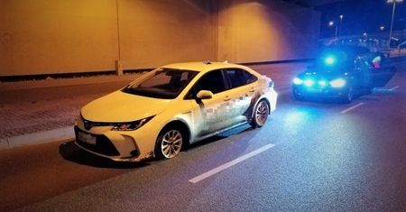 Pijany kierowca jechał bez opony na feldze. Grozi mu kara 2 lat pozbawienia wolności