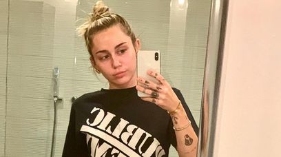 Miley Cyrus umawia się na trójkącik... przez TikToka