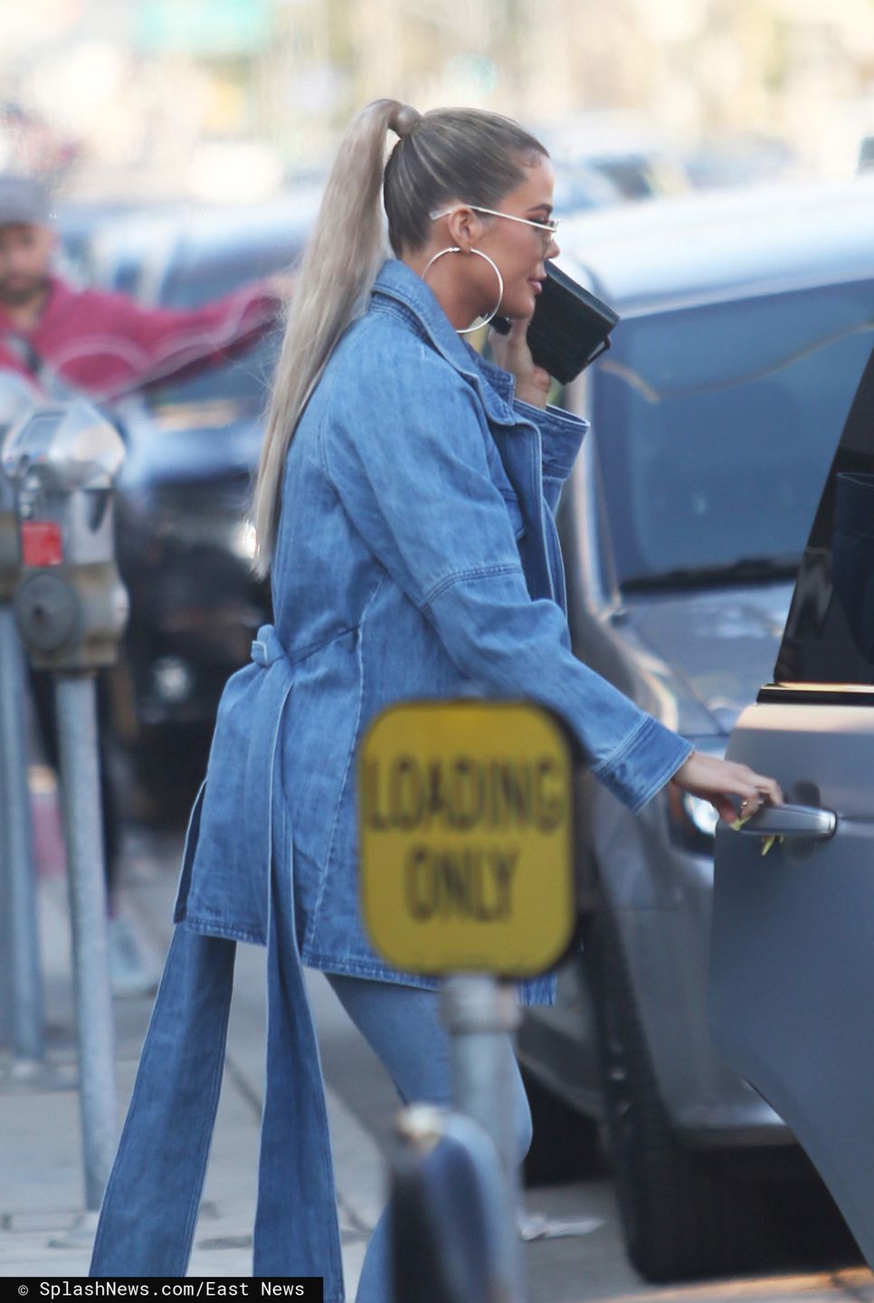Kim Kardashian i Khloe Kardashian w Los Angeles