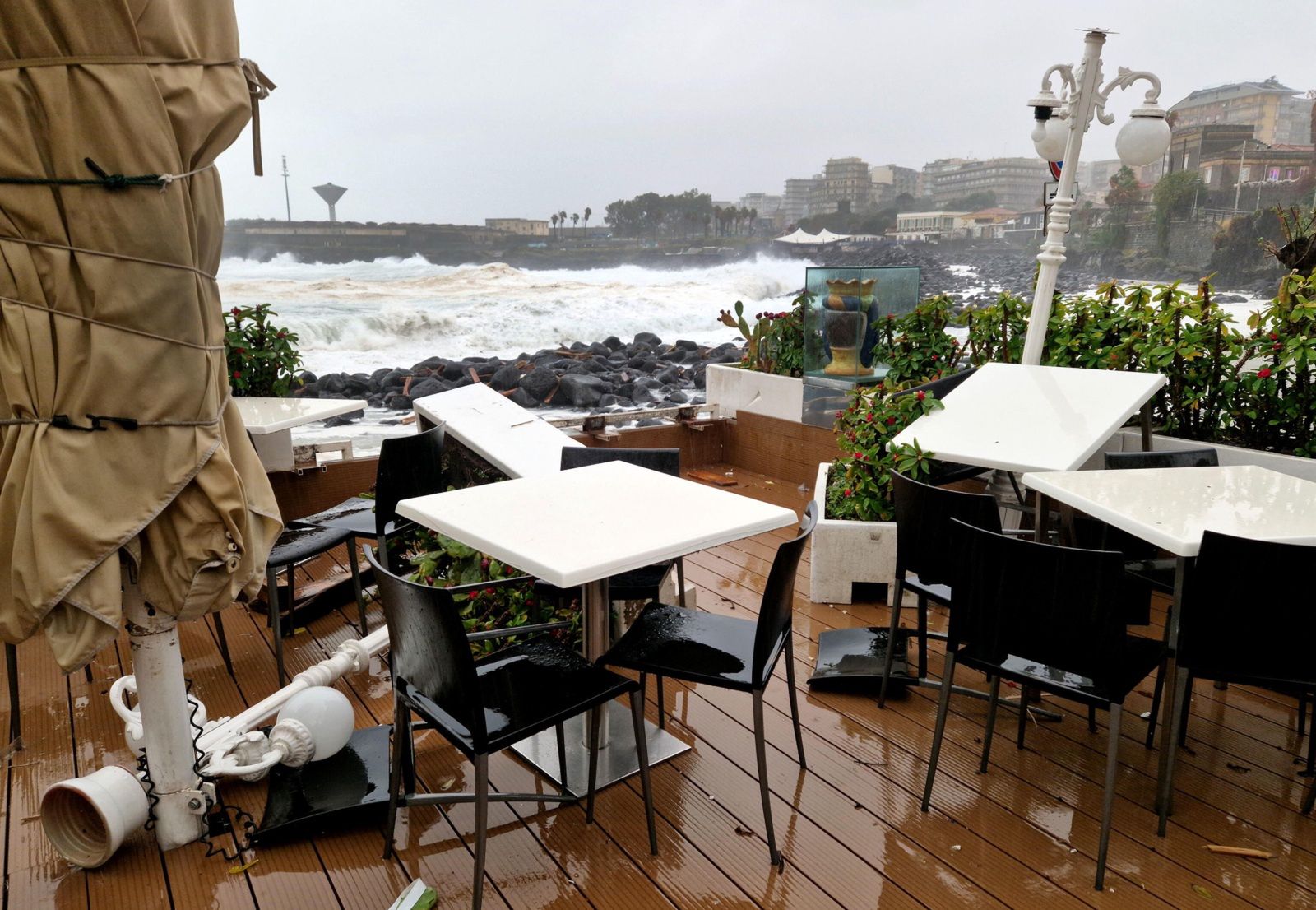 Cyklon Harry wyrządził spore szkody w Katanii