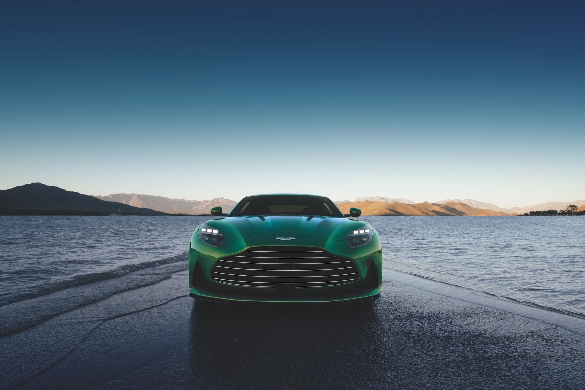 Aston Martin DB12