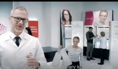 Vision Express promuje okulary przeciwsłoneczne korekcyjne. Prowadzi także działania sprzedażowe