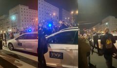 Po interwencji posła KO policja ukarze kierowcę auta TVP, który wjechał w protestujących