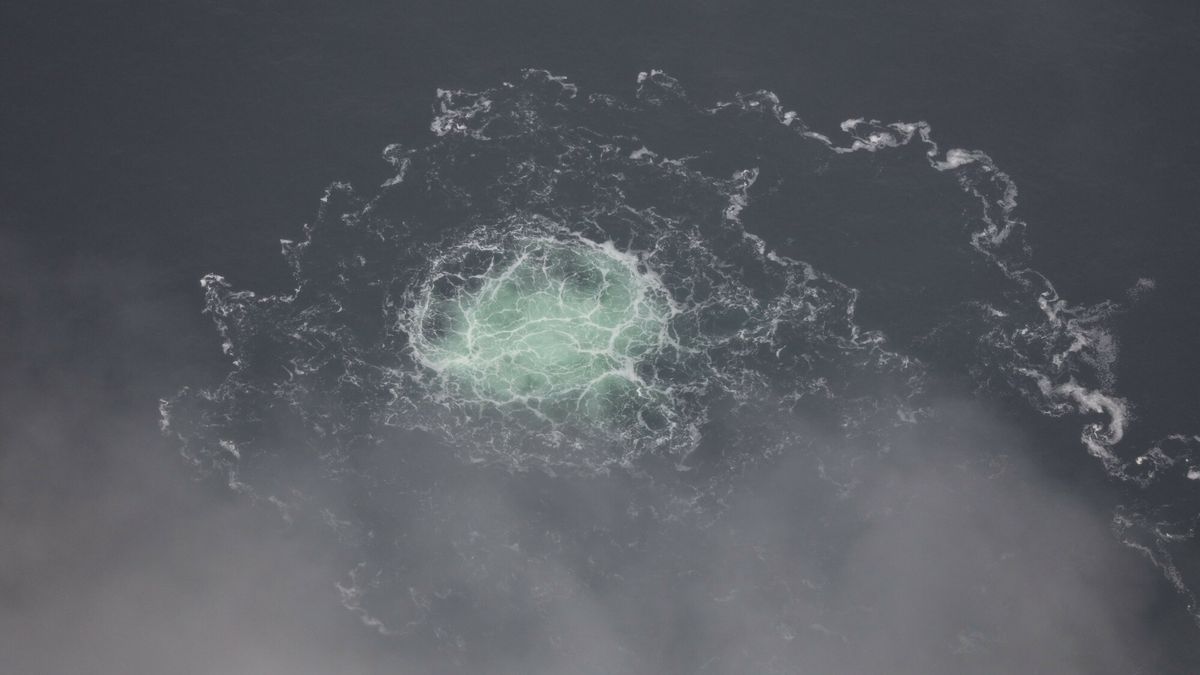 Wyciek z gazoci?gu Nord Stream
AT SEA, SWEDEN - SEPTEMBER 29: (----EDITORIAL USE ONLY - MANDATORY CREDIT - "SWEDISH COAST GUARD / HANDOUT" - NO MARKETING NO ADVERTISING CAMPAIGNS - DISTRIBUTED AS A SERVICE TO CLIENTS----) A gas leak causes bubbles on the surface of the water at Sea in Sweden on September 29, 2022. A fourth leak was reported Thursday in the Nord Stream gas pipelines off the coast of Sweden, authorities said. "There are two emissions in the Swedish economic zone, a larger one at Nord Stream 1 and a smaller one at Nord Stream 2," the Swedish Coast Guard said in a press statement. Swedish Coast Guard / Handout / Anadolu Agency/ABACAPRESS.COM
AA/ABACA