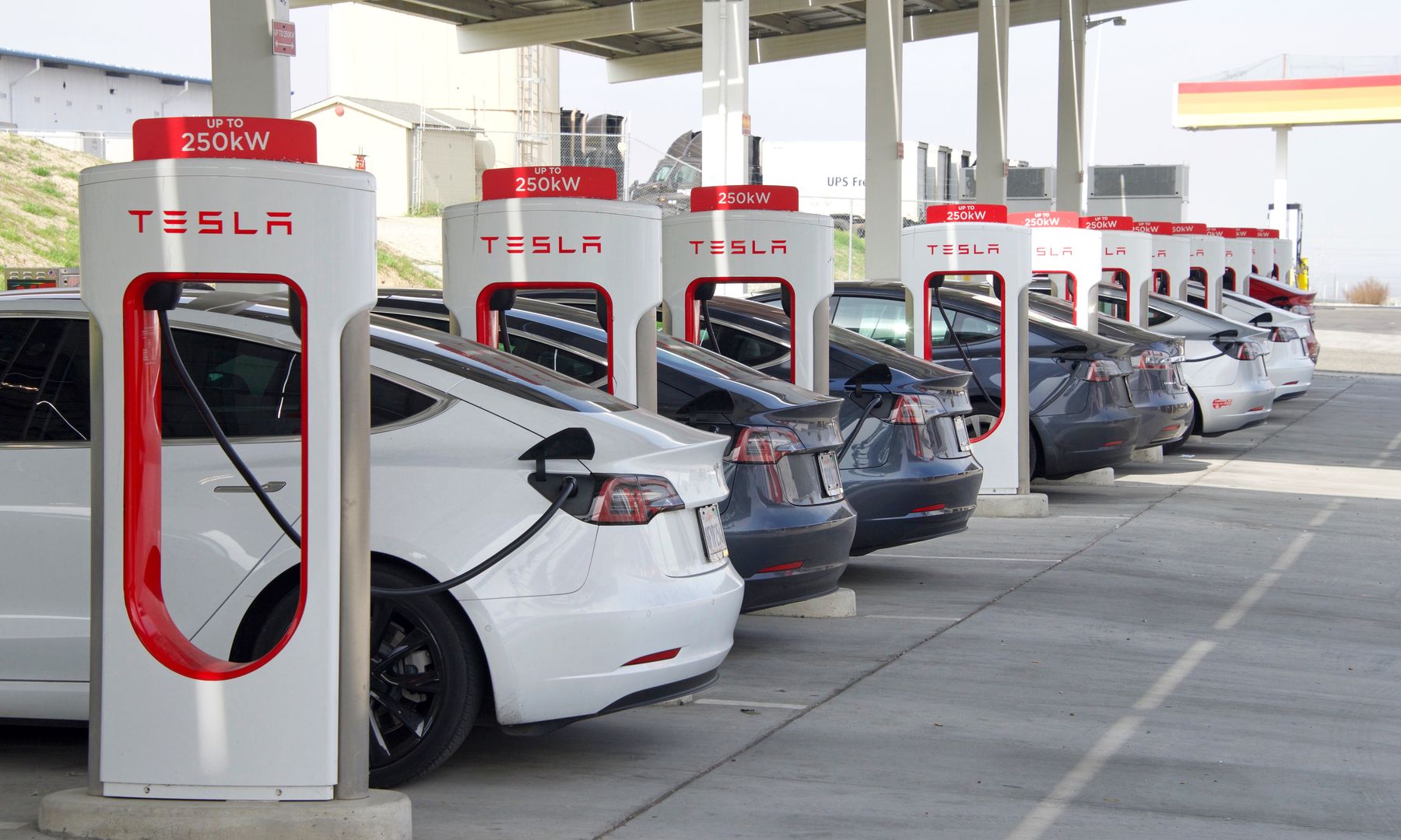 Tesla chce sięgnąć po "świętego Graala". Samochody elektryczne mają być dużo tańsze