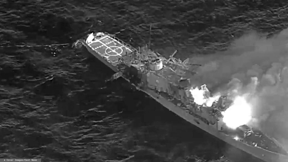 Indonezyjska fregata zatopiona przez pociski I bomby