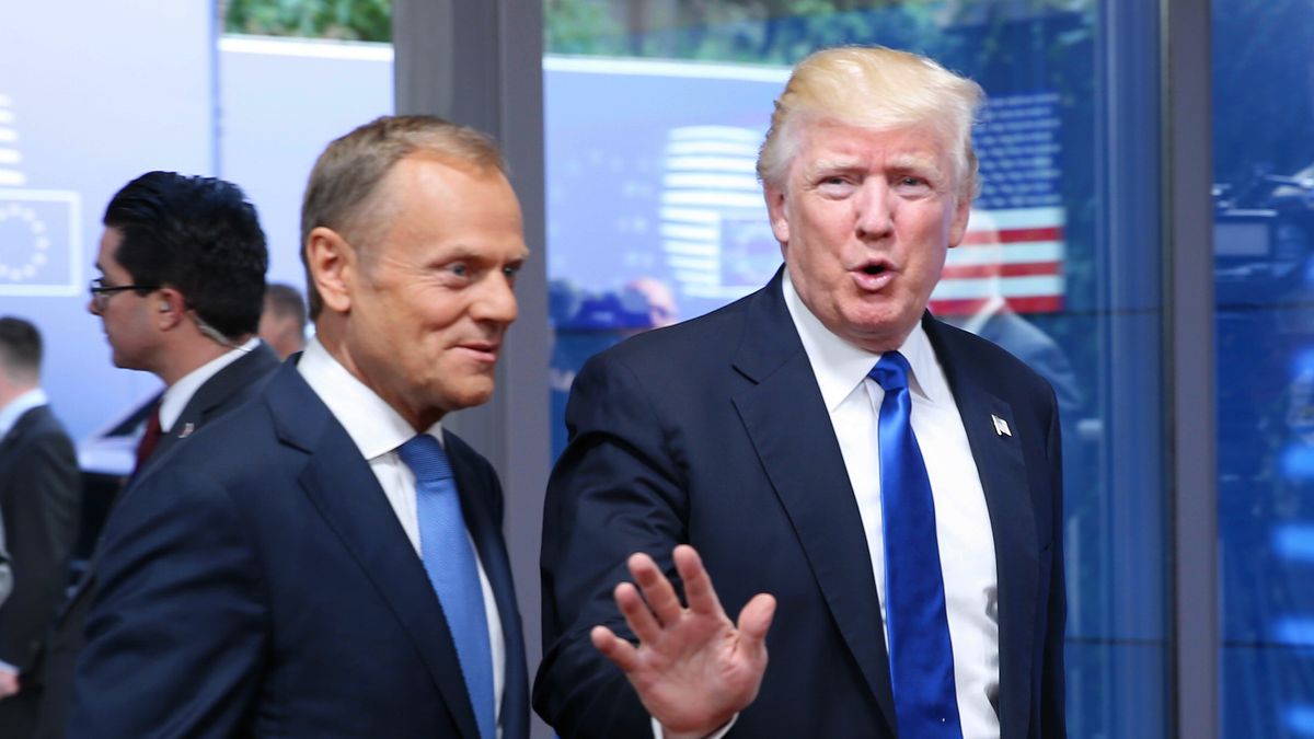 2017 rok, Bruksela. Prezydent Donald Trump i ówczesny przewodniczący Rady Europejskiej Donald Tusk podczas szczytu NATO