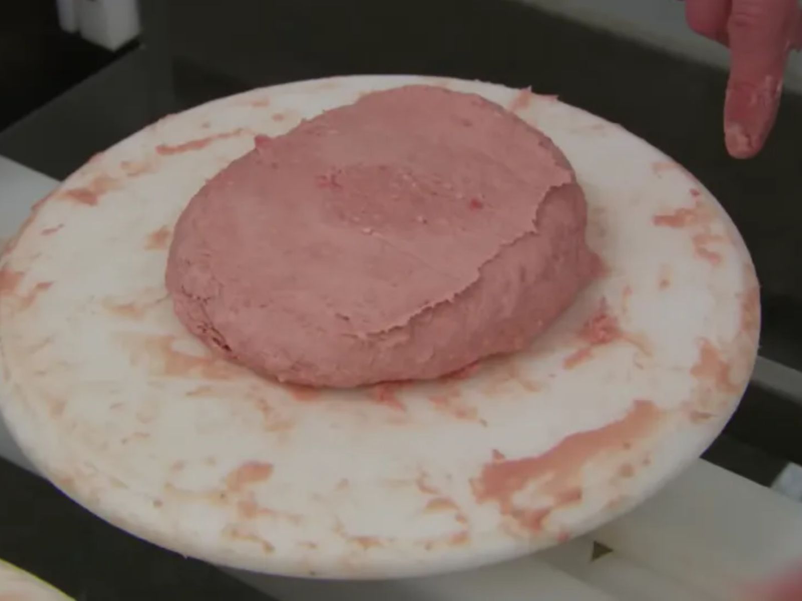 Dziennikarz ujawnił, z czego składa się mięso na kebab