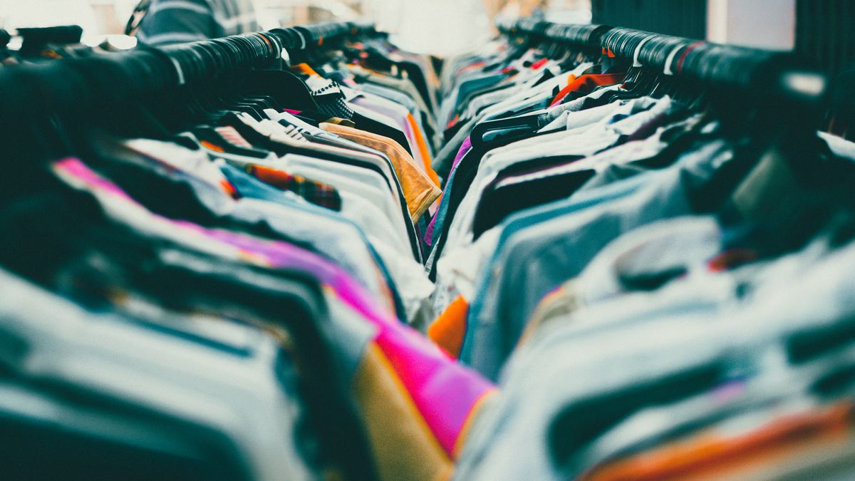 Dlaczego należy prać nowe ubrania przed ich pierwszym założeniem?