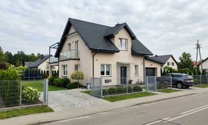 Przypomina dachówkę, ale nią nie jest. Poznaj tańszą alternatywę, która zaskakuje właściwościami