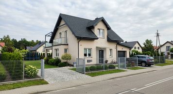 Przypomina dachówkę, ale nią nie jest. Poznaj tańszą alternatywę, która zaskakuje właściwościami