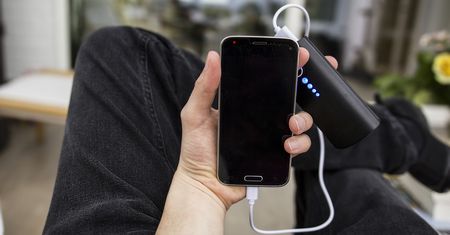 Zmora nowych smartfonów. Jak wydłużyć żywotność baterii