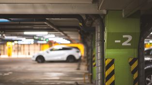Zaparkowała koło Biedronki. Dostała 200 zł kary. Operator tłumaczy