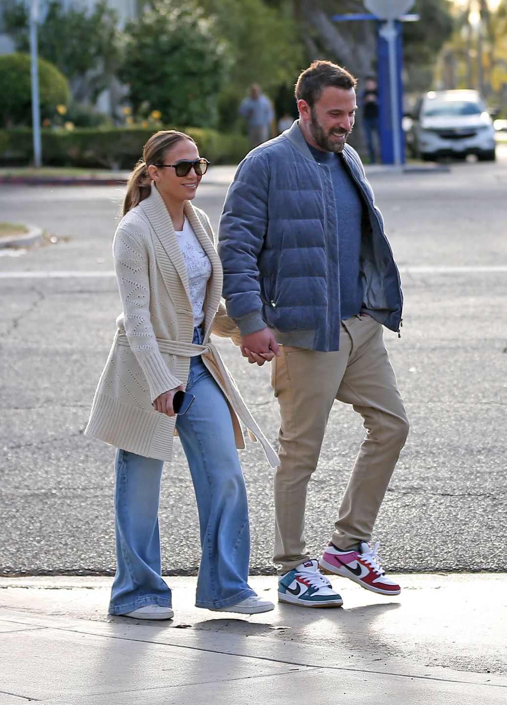Ben Affleck i Jennifer Lopez na romantycznym spacerze