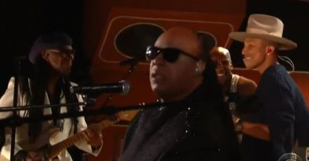 Daft Punk, Pharell Williams i Stevie Wonder śpiewają "GET LUCKY"!