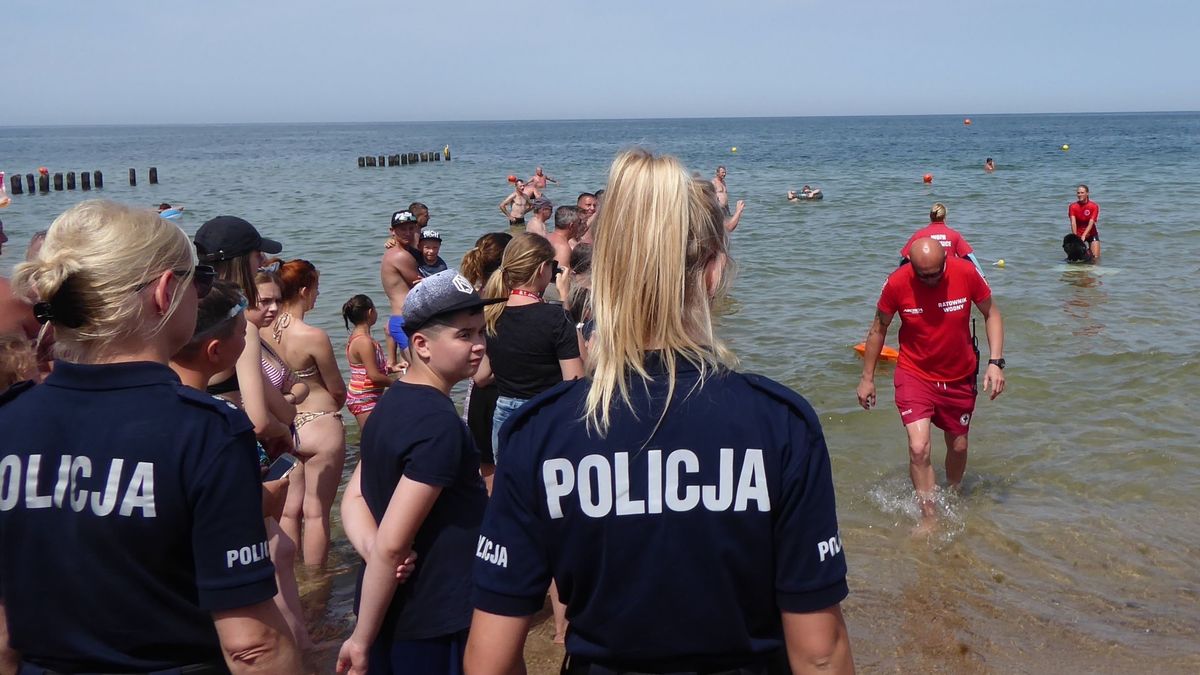 Policjanci pomogli dziewczynce (zdjęcie ilustracyjne)