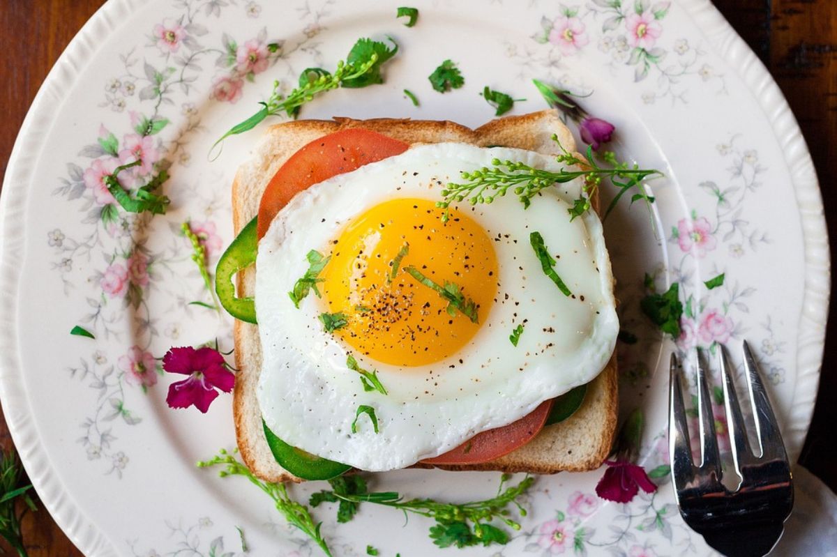 The best time to eat breakfast? The scientists pinpoint the exact hour with minute precision