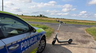 15-latek pędził hulajnogą. Reakcja matki wprawiła policjantów w osłupienie