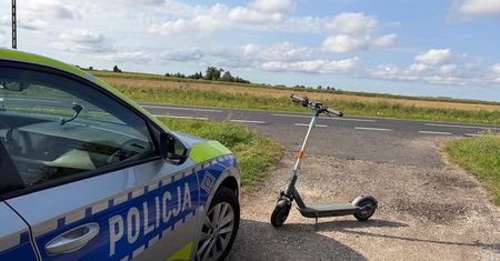 15-latek pędził hulajnogą. Reakcja matki wprawiła policjantów w osłupienie