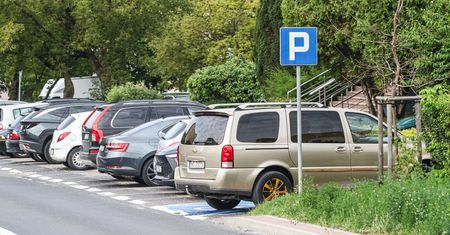 Jesteś stąd, to płacisz mniej. Nowe zasady parkowania podzieliły gminy