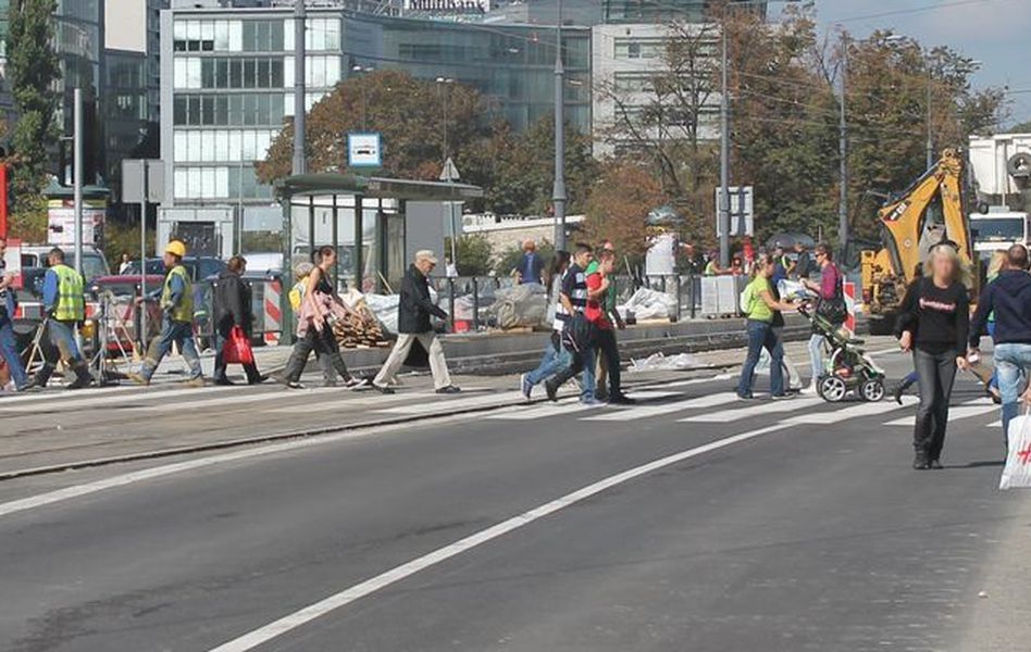 W ciągu ostatnich 48 godzin potrącono na przejściach dla pieszych troje dzieci. MJN: "To warszawska codzienność"