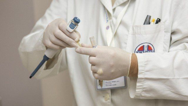 Dodatkowe pieniądze zostaną przeznaczone na sfinansowanie nadwykonań w szpitalach.