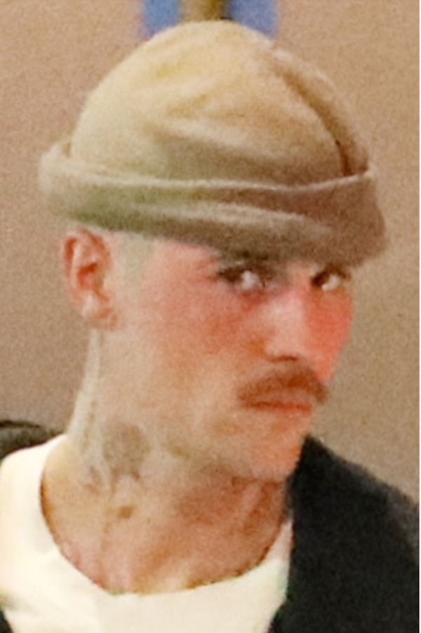 Osowiały Justin Bieber włóczy się samotnie po mieście