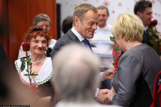 1,5 tys. miesięcznie "babciowego". Sejm przyjął ustawę, a Tusk skomentował