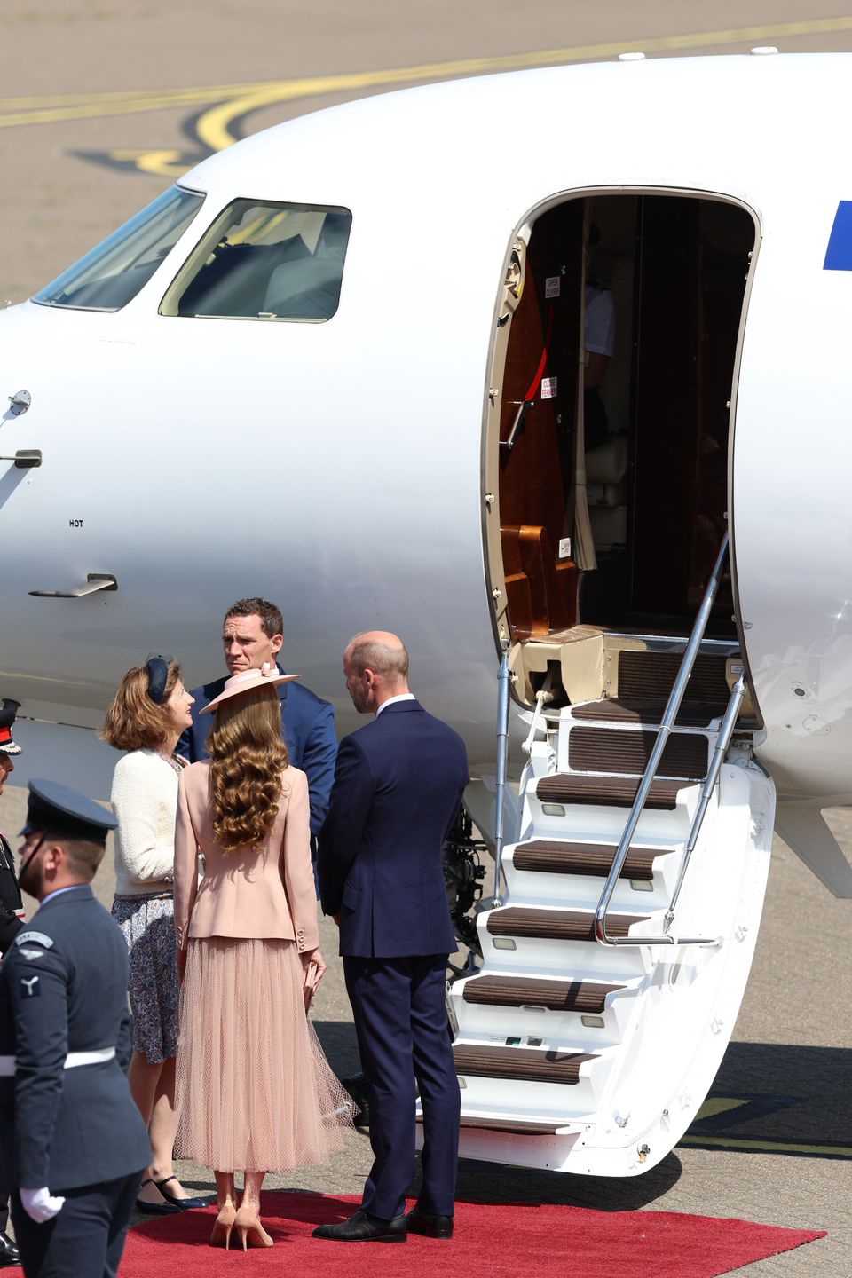 Macronowie składają wizytę księciu Williamowi i księżnej Kate