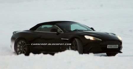 Aston Martin Vanquish Volante wyszpiegowany na śniegu