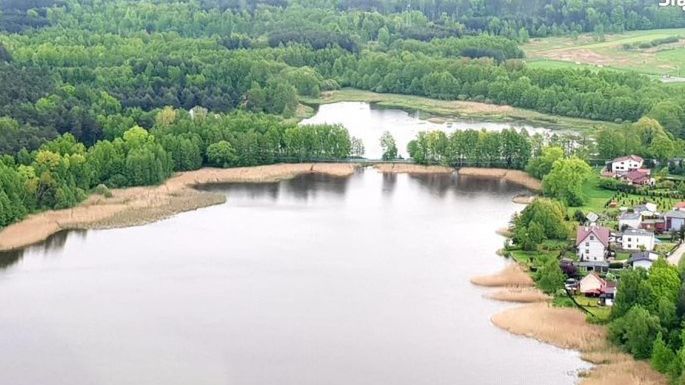 Śląskie. Stany ostrzegawcze na rzekach południa regionu nadal są przekroczone, występują podtopienia posesji i dróg.