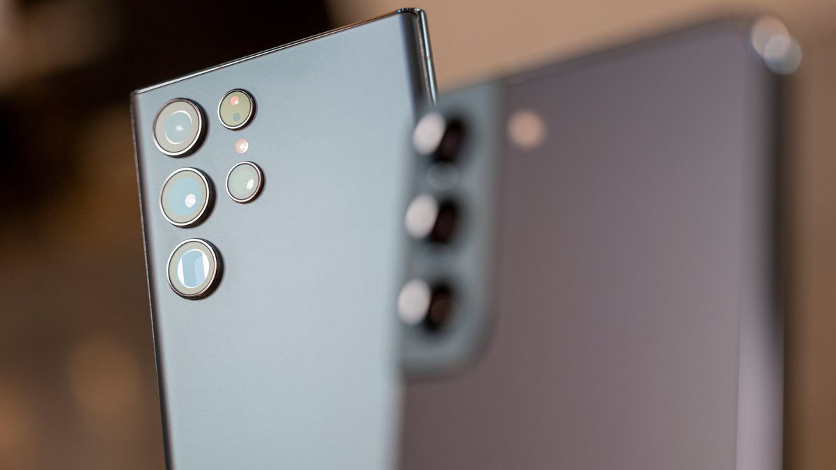 A Samsung Galaxy S22 Ultra, left, and Galaxy S22+ 5G smartphone ahead of the Samsung Unpacked event in San Francisco, California, U.S., on Tuesday, Feb. 1, 2022. Samsung Electronics Co. announced three new smartphones and three new tablets on Wednesday, upgrading its hardware lineup with new screen sizes, better cameras and more storage to better compete with Apple Inc. Photographer: David Paul Morris/Bloomberg via Getty Images