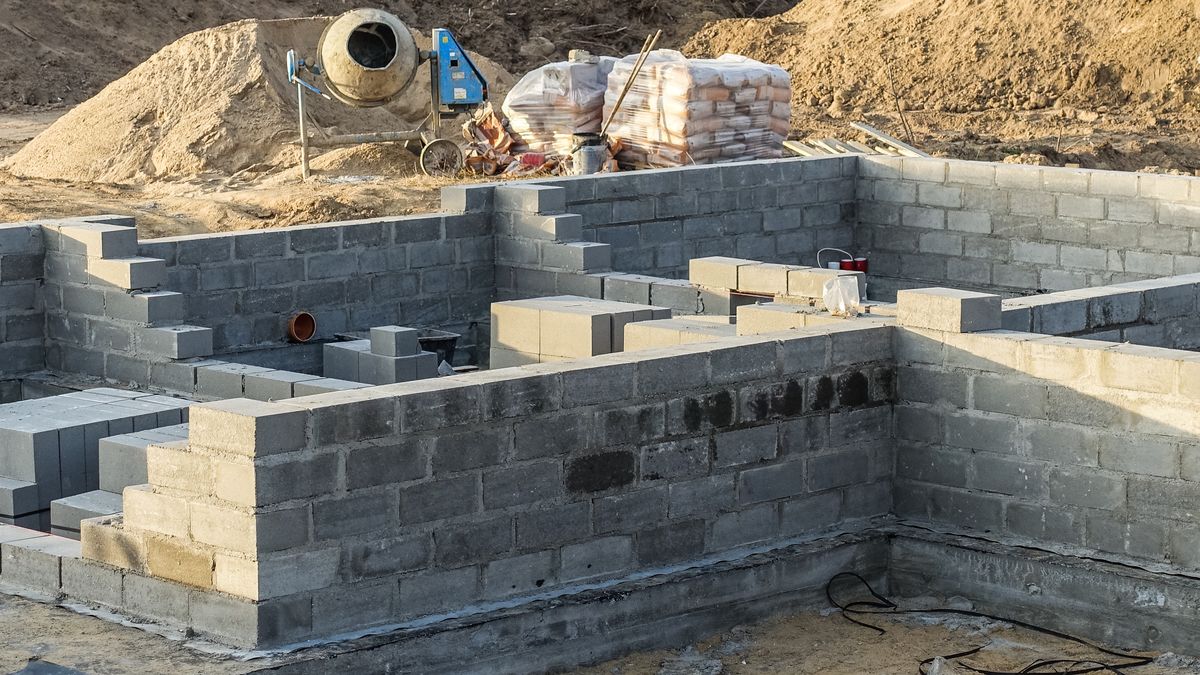 House Prices Continue To Boom In Poland, GdanskNew new housing estate construction site in a field on the outskirts of the city is seen in Gdansk, Poland on 3 October 2021 Rapid rise in house prices continue to grow at one of the fastest rates in the EU, and often rival those found in western Europe. The governments new economic programme, which seeks to help families buy property, could further stoke the market. (Photo by Michal Fludra/NurPhoto via Getty Images)NurPhotobudowa, plac budowy, apartments, block of flats, flats, mieszkania, housing, construction, new flats, blocks of flats, new housing estate, under construction, bricks, blocks, building materials, concrete mixer, crane