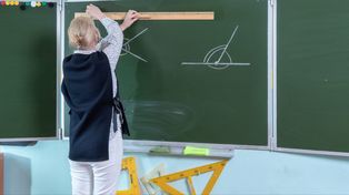 Nawet 4400 zł czeka na nauczycieli. Dane pokazują, że mało kto chce skorzystać