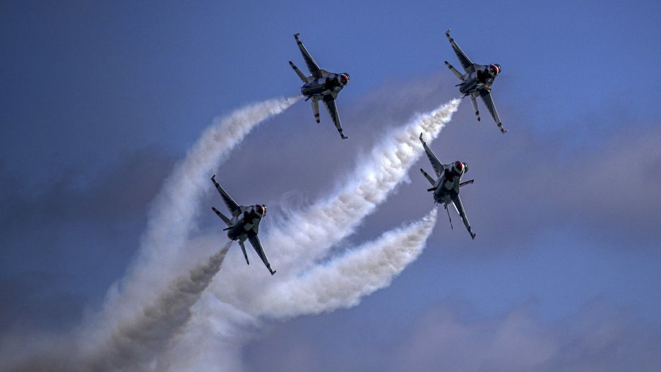Huntington Beach, CA - October 01: U.S. Airforce Thunderbirds, Lockheed Martin F-16 fighting falcons perform at Pacific Airshow on Saturday, Oct. 1, 2022 in Huntington Beach, CA. (Irfan Khan / Los Angeles Times via Getty Images)