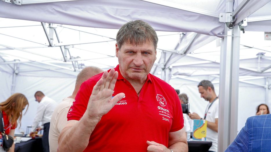 Zapraszamy do naszej galerii, w której znajdziecie zarówno archiwalne fotografie z dzieciństwa, jak i aktualne zdjęcia syna Andrzeja Gołoty. Oceńcie sami, czy rzeczywiście jest tak podobny do swojego słynnego ojca, jak twierdzą komentatorzy i internauci &gt;&gt;&gt;