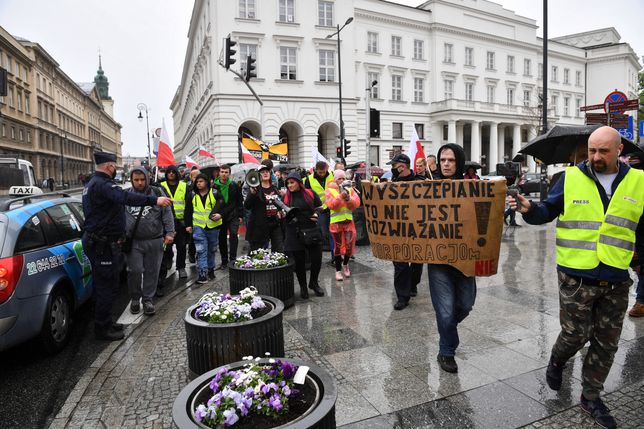 Warszawa. Protest przeciwników szczepień
