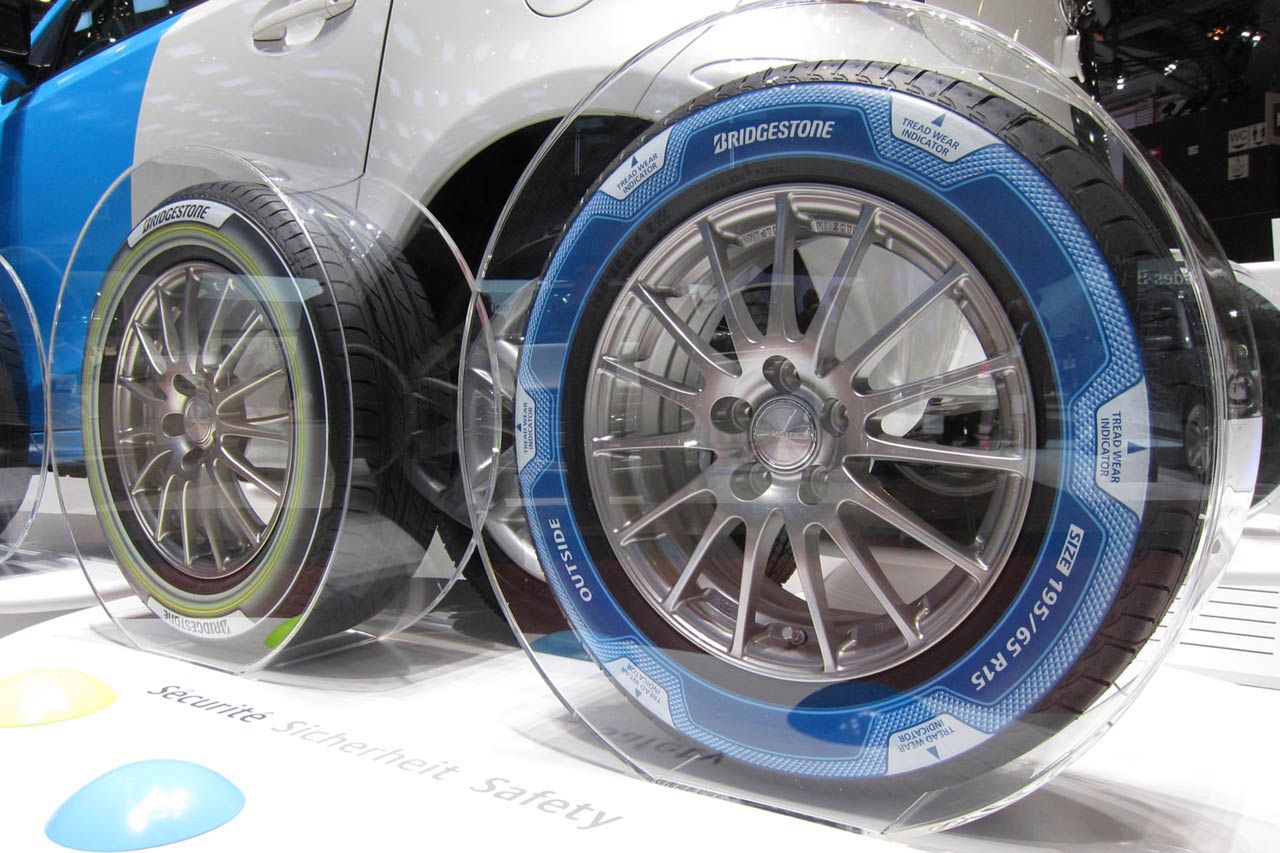 Kolorowe opony Bridgestone (fot. Damon Lavrinc  AOL)