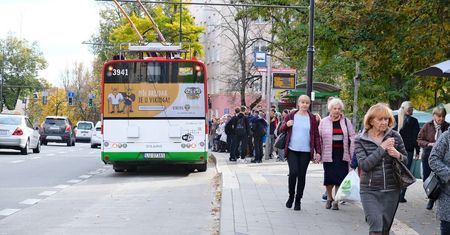 Komunikacja miejska na Wszystkich Świętych 2024 w Lublinie. Jak pojadą autobusy i trolejbusy? [ROZKŁAD, TRASA]