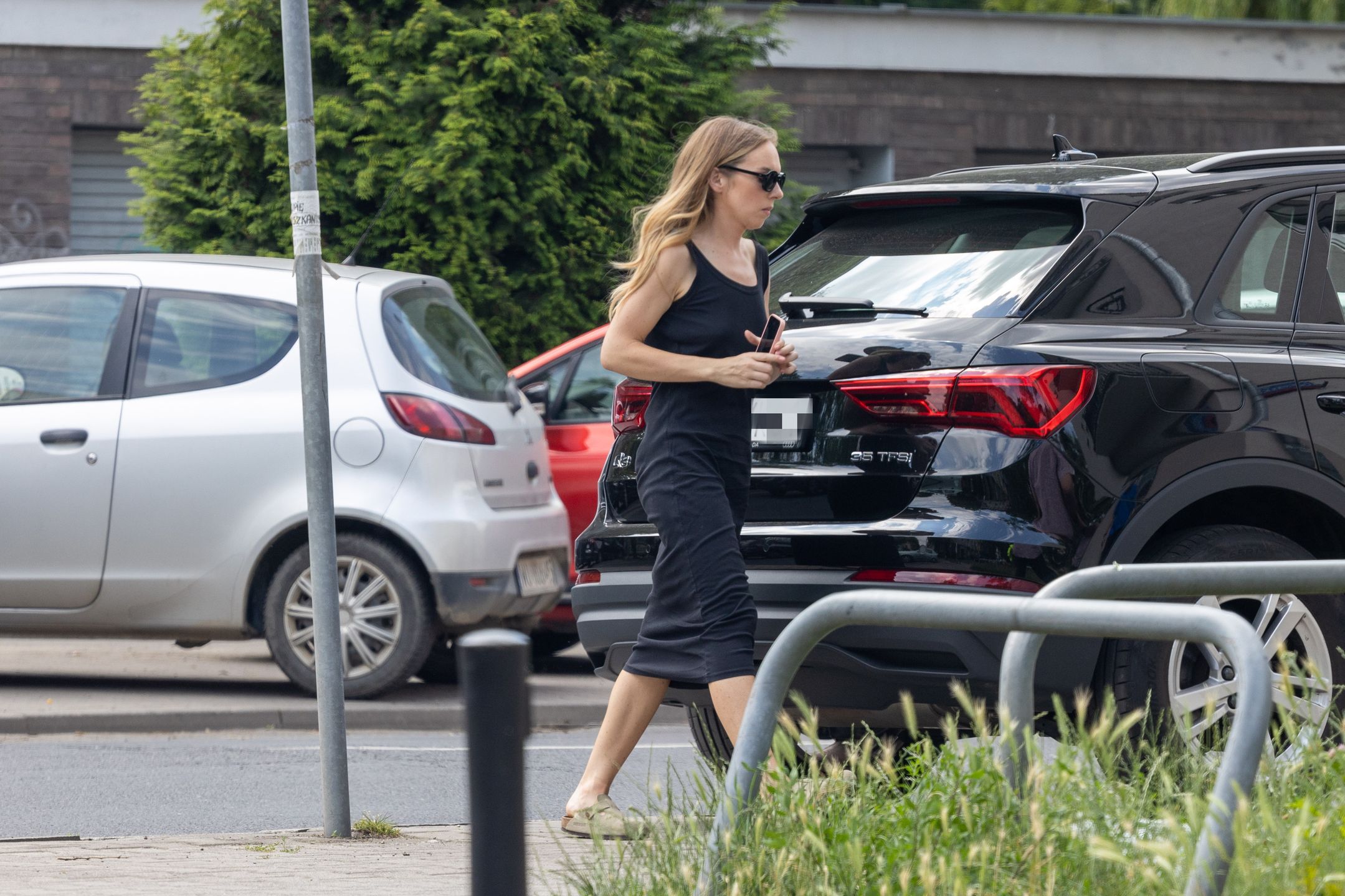 Hanna Turnau spaceruje po Warszawie