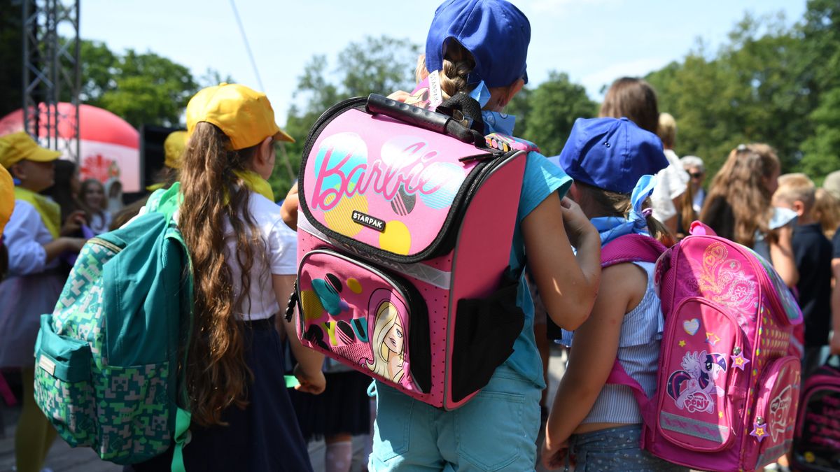 Rok szkolny 2021/22. Waga tornistra nie powinna przekraczać 10-15 proc. wagi dziecka