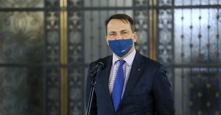Budżet UE. Radosław Sikorski: z TVP leje się "Niagara kłamstw"